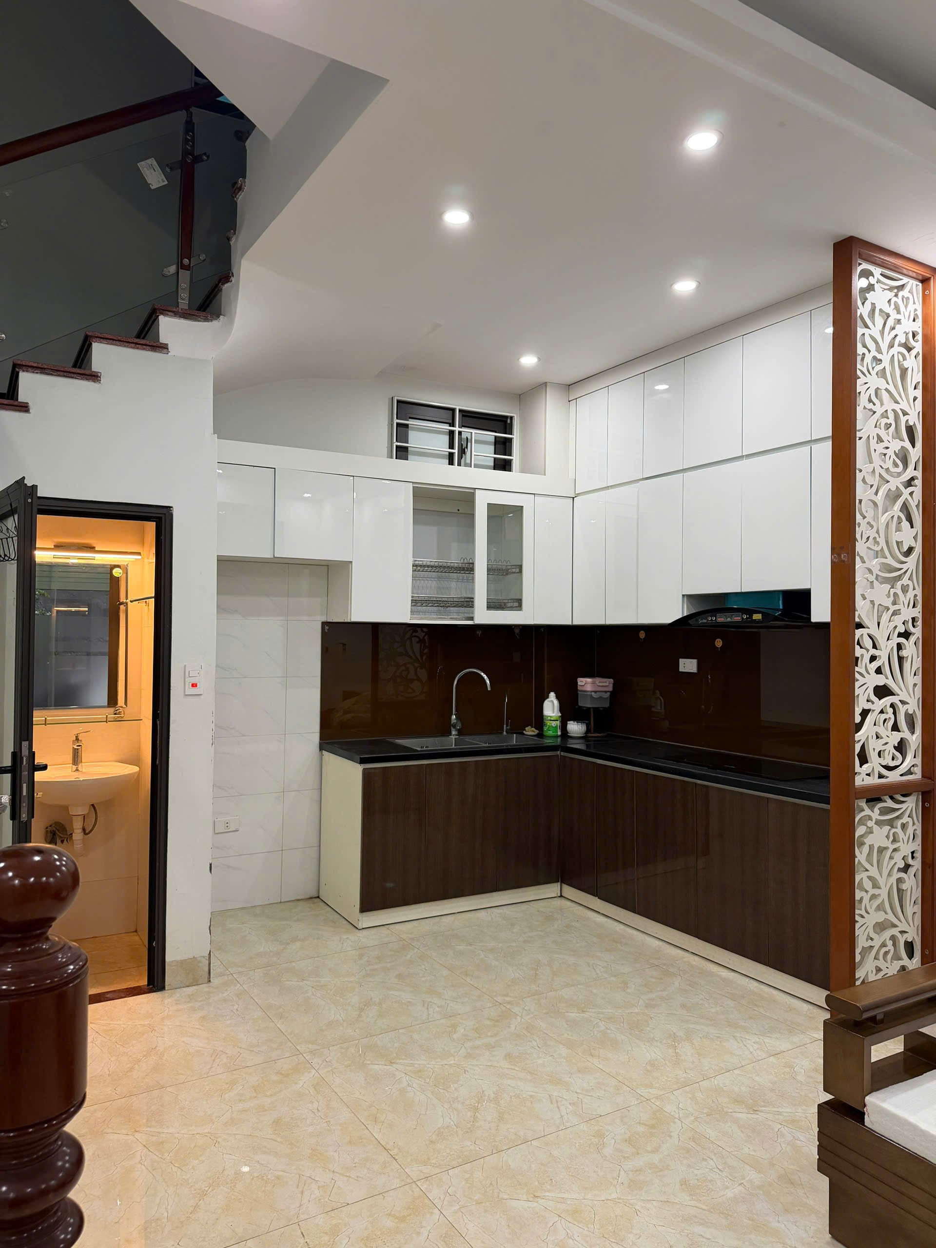 Cho Thuê Nhà Ngõ 603 Lạc Long Quân 40M² 5 Tầng 3 Ngủ - Full Nội Thất - Ô Tô Đỗ Cửa - Giá Thuê 17tr ( Có Videos)