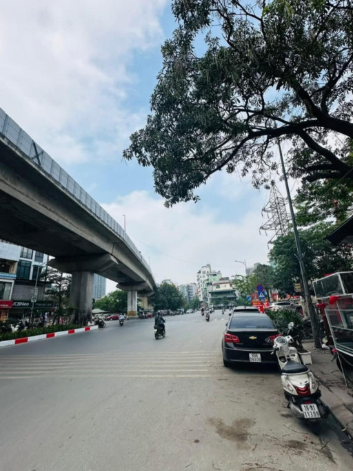 SIÊU PHẨM MẶT PHỐ HÀO NAM – VỈA HÈ 7M – THANG MÁY – THÔNG SÀN – KINH DOANH THƯỢNG THỪA