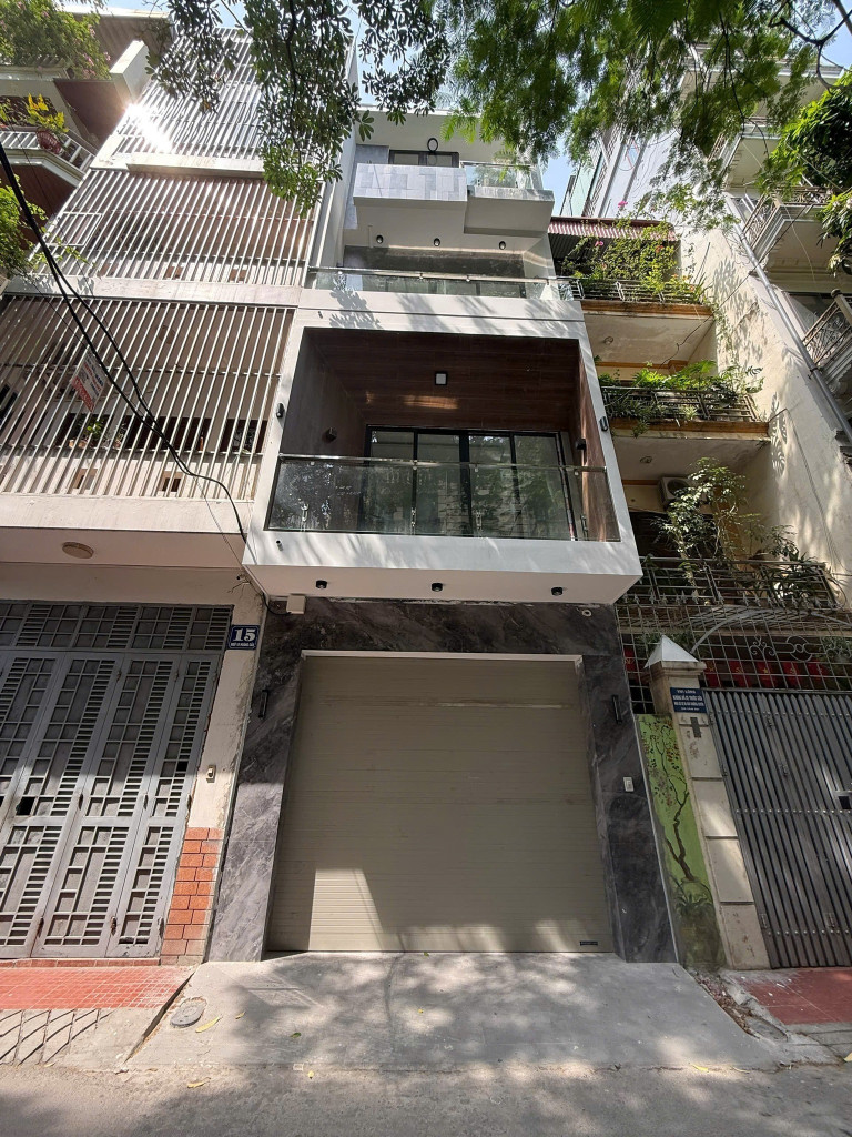Siêu Phẩm! Hoàng Cầu,Oto Tránh,Thang máy,Kinh Doanh,DT: 70m2 x  5Tầng,MT: 4m,Giá: 27.9 tỷ Đống Đa
