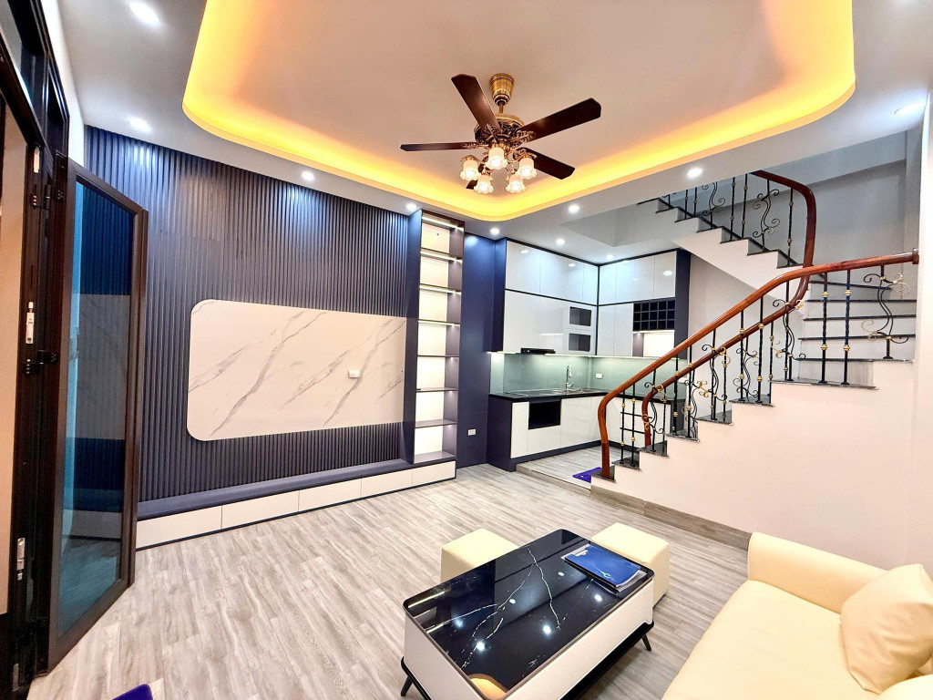 Nhà Đẹp! Ngõ Chiến Thắng,Gần Phố,DT: 37m2 x 5Tầng,MT: 4.9m,Giá: 8.45 tỷ Đống Đa