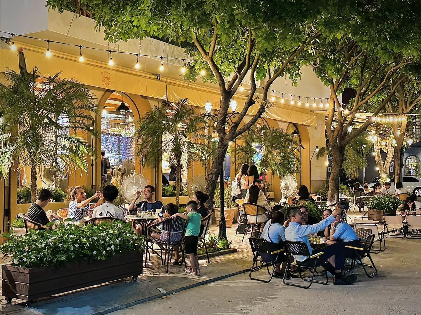 Cho thuê nhà MT: 5m DT: 60m2 phố Phan Bội Châu ngay đoạn đầu.
