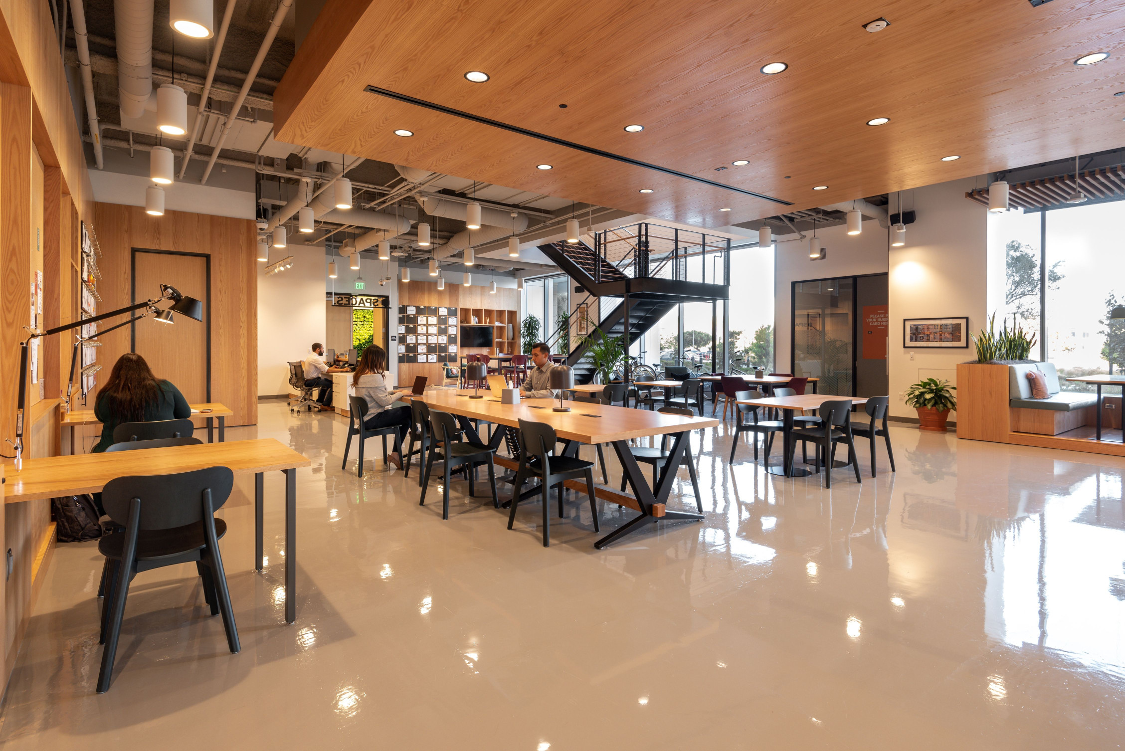 Tham gia vào môi trường không gian làm việc chung đầy tính cộng tác tại Spaces Belvedere