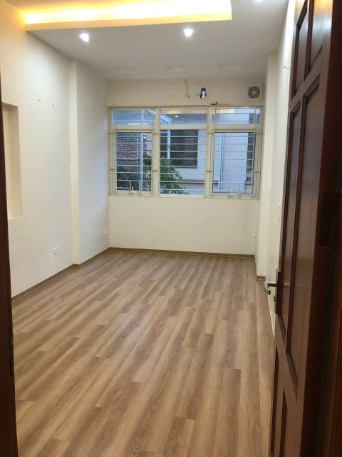 Cho thuê nhà nguyên căn ngõ Đặng Thái Thân, 40m2x4 tầng,6 ngủ,3 wc 20m ra phố