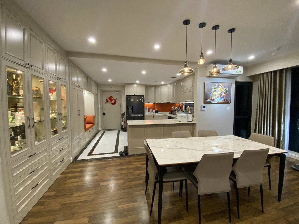 Căn Goldmark S Vip, 4 ngủ, 174m, Full nội thất sang trọng. Có thương lượng với khách thiện chí.