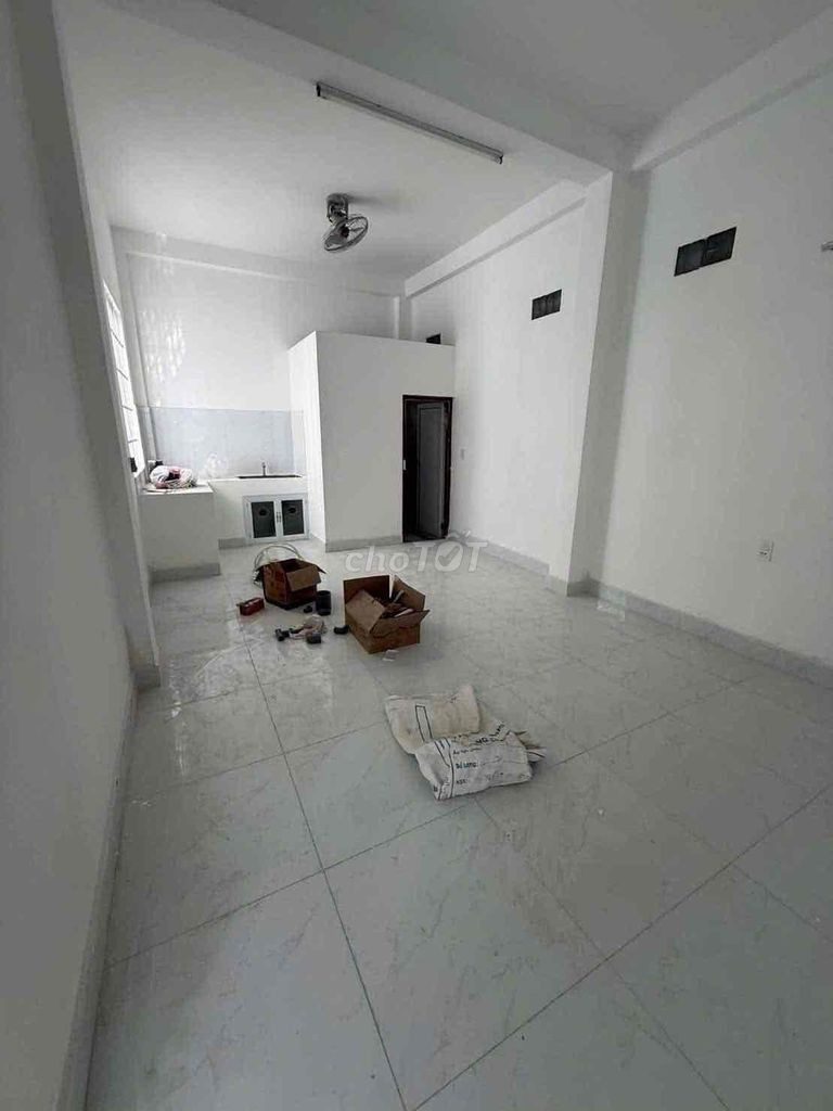 Cho thuê mặt bằng gần đèn đỏ, chợ trung tâm Phú Hoà
