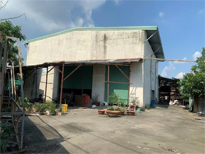 BDS HVL CG: CHO THUÊ 2000 M2 CÓ 300M2 KHO VÀ ĐẤT BÃI GIÁ 50TR/TH