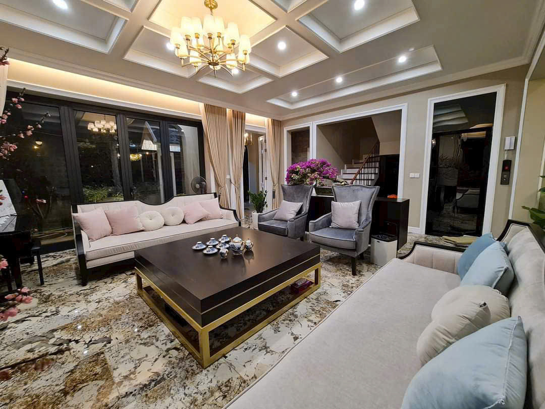 BDS HVL Căn biệt thự Tân Cổ Điển sát vòng xoay Liên Phường  =>>  Gần khu Global City