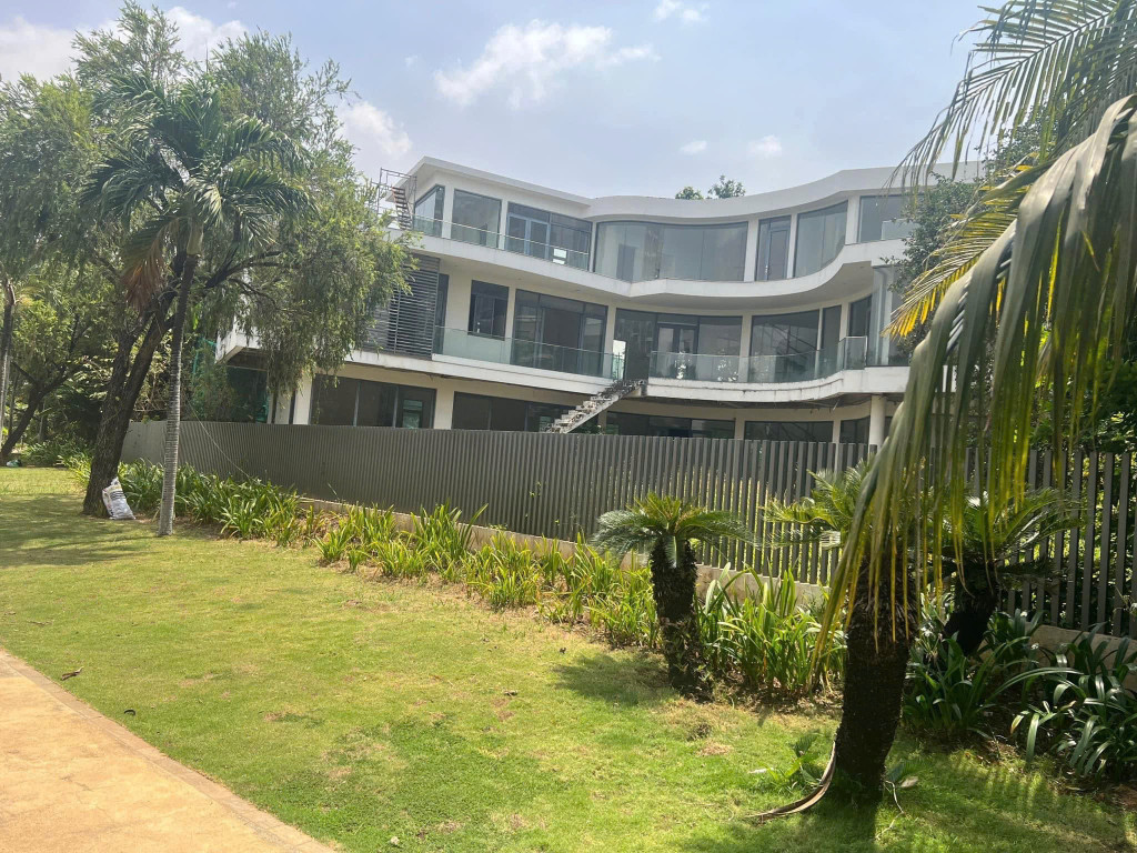 BDS  HVL RÃ ĐÔNG ! VILLA LIÊN PHƯỜNG Q9 800M2 CHỈ 75 TỶ BT THÔ VIEW SÔNG