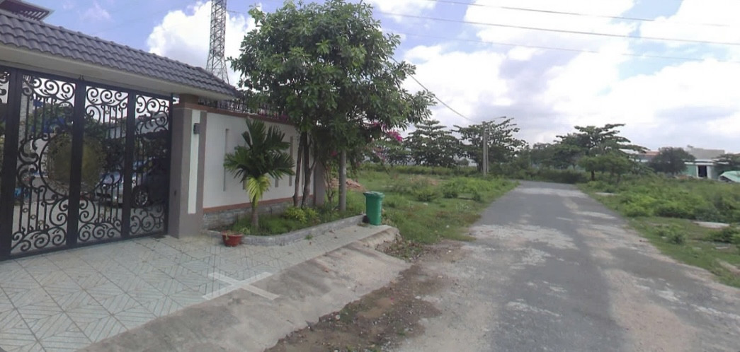 Ra nhanh ngay MT Phú Hữu- Quận 9 , vị trí đẹp , giá rẻ nhất thị trường giá 3 Tỷ sổ hồng riêng