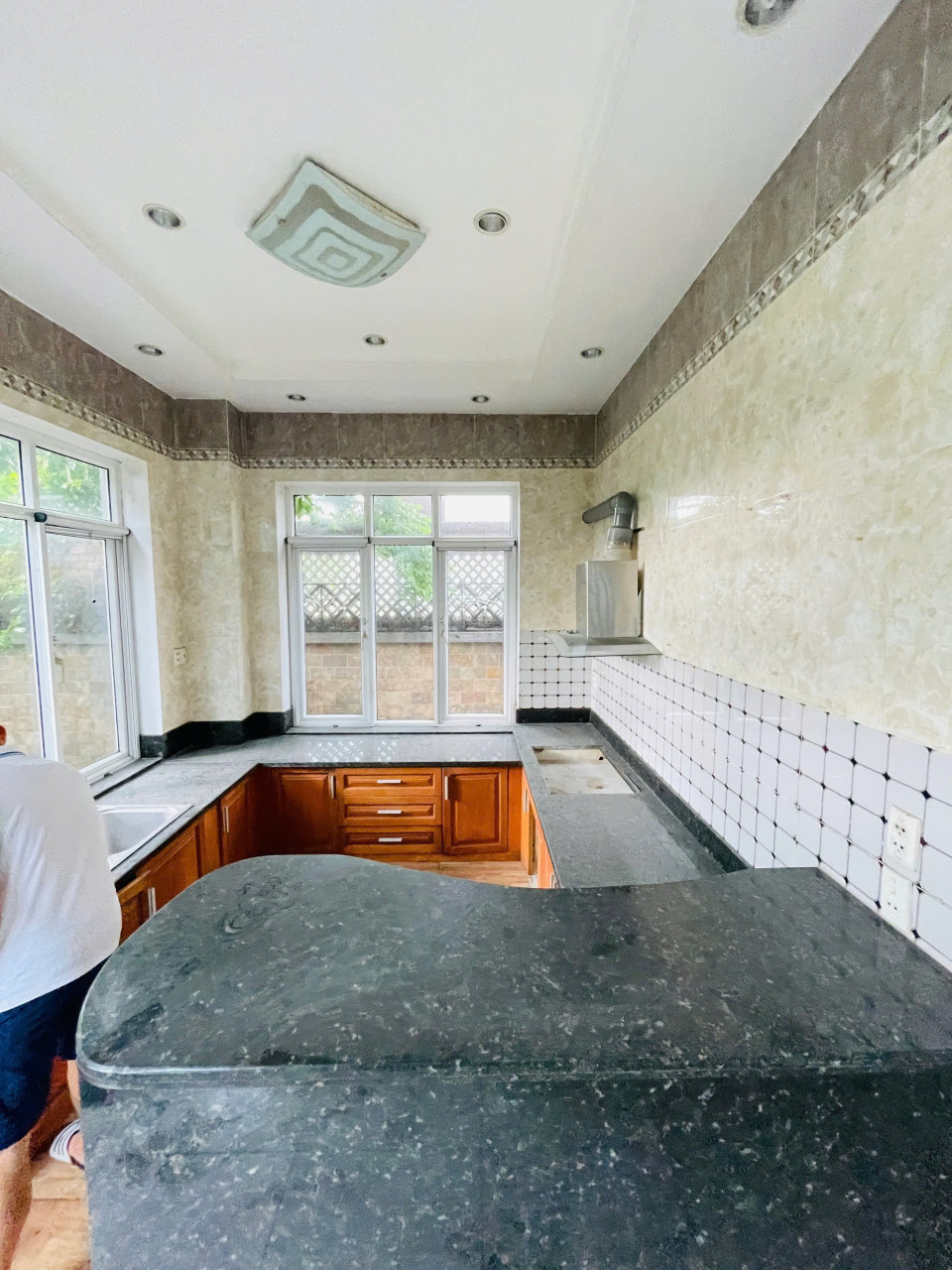 BDS HVL Cho thuê biệt thự mặt tiền đường 816, phường Phú Hữu, Quận 9, TP Thủ Đức.