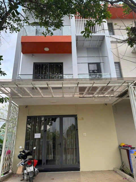 BDS HVL NC- CHO THUÊ CĂN GÓC SÂN VUỜN 5*15 1T2L 4PN 3WC FULL NỘI THẤT KDC AN NINH.  - Diện tích: 5*15. Kết cấu 1 trệt 2 lầu gồm 4 phòng ngủ 3WC nhà trang bị dầy dủ nội thất như hình. Căn góc có đất trống bên cạnh trồng cây, sân vườn, để đồ,...  - Vị trí: 