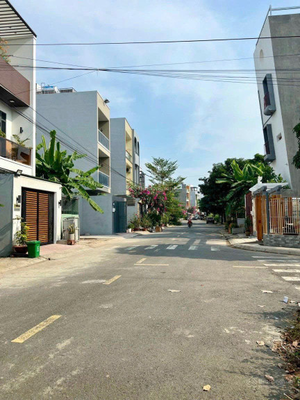 Bán đất trục chính Diamond Town, Phú Hữu, Quận 9, 62m2, Sổ riêng - Giá chỉ 1.69 TỶ, ĐẦU TƯ NGAY