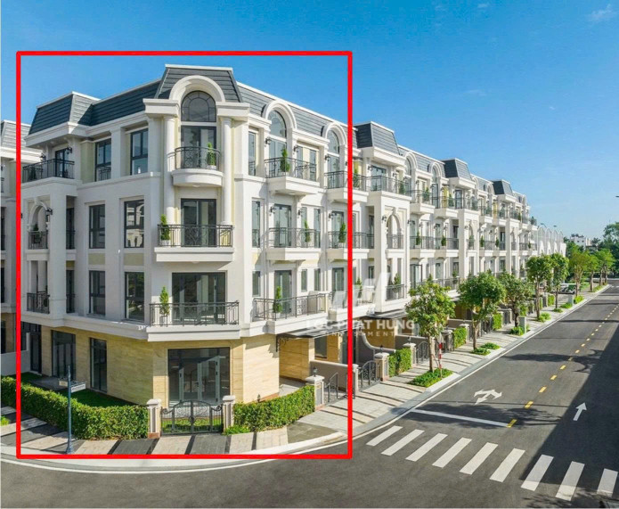 ⭐G13 Biệt thự góc, căn lớn ở 𝐓𝐇𝐄 𝐂𝐋𝐀𝐒𝐒𝐈𝐀 Vị Trí: Classia Khang Điền Quận 9 (Liên Phường - Võ Chí Công Quận 9). Đặc biệt: Lề rộng, ngay cổng an ninh, vô là thấy, đã sổ hồng, xây dựng đẹp, style tân cổ điển. Chi tiết Biệt thự 3 lầu, liền kề: - Diện tích: 20