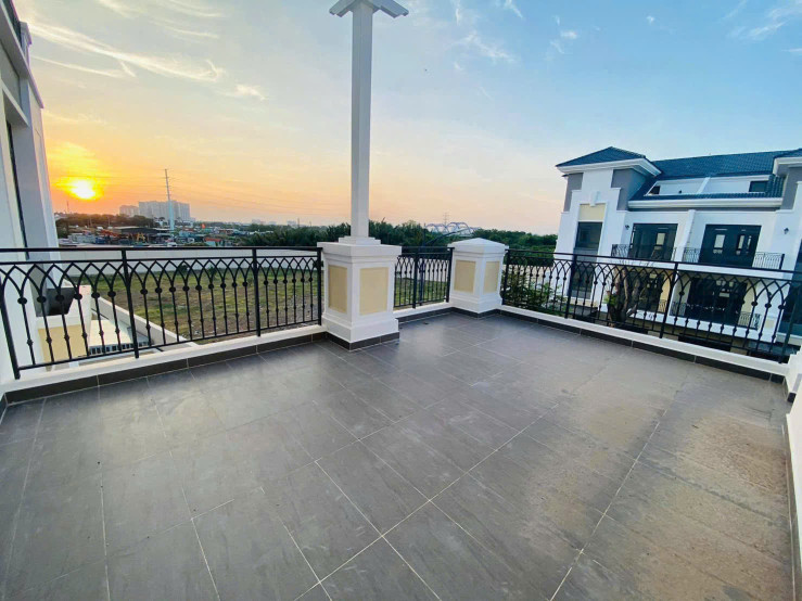 BDS  HVL BÁN VILLA THÔ VEROSA 17x15m GIÁ TỐT
