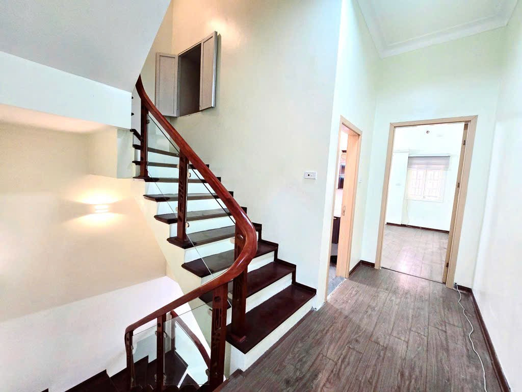 Khu đô Thị mới Văn Phú Hà Đông cần bán gấp căn nhà LK 5 tầng mặt tiền 4.5m,diện tích 77m2