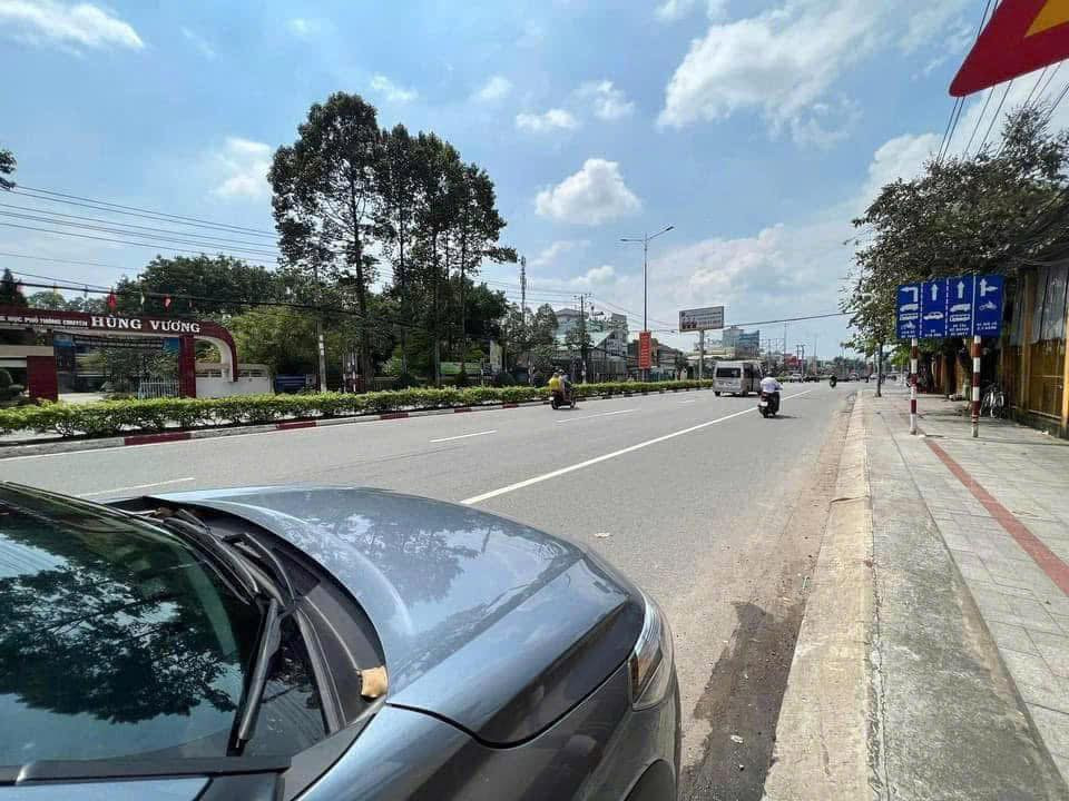 Bán nhà MT QL 13 :  145.4m² ngang 6,3m giá 12.9 tỷ Phường Phú Lợi: 0815422197