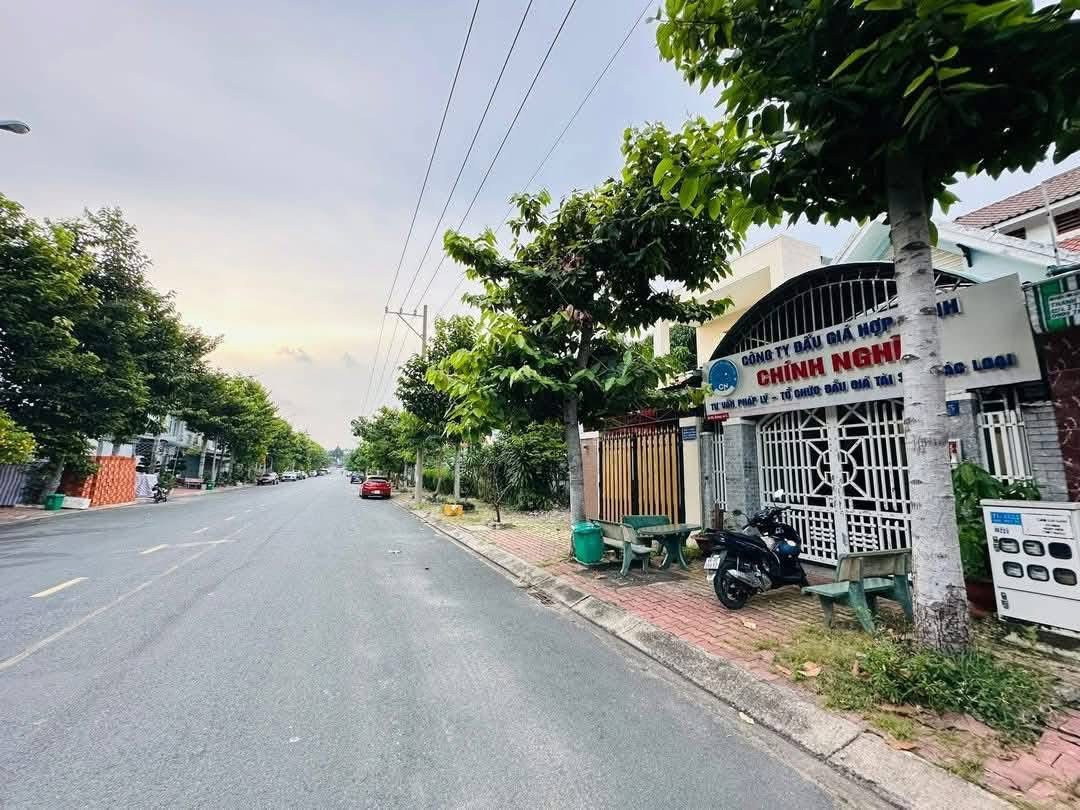 Bán nhà 100m² ngang 5m giá 4.89 tỷ Phường Phú Lợi 0815422197