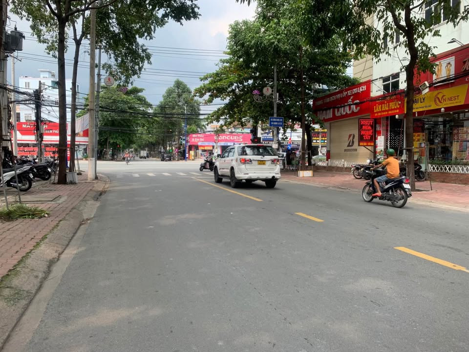 Bán nhà MT THÍCH QUẢNG ĐỨC.626m² ngang 18m giá 60 tỷ Phường Phú Lợi 0815422197