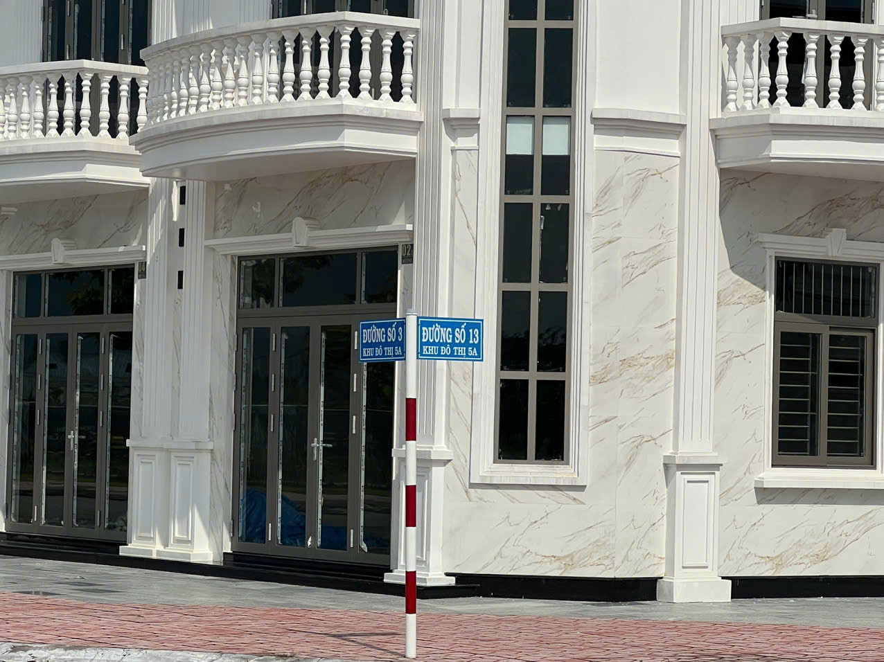 Bán nhà thô đường số 3, KDC 5A 195.3m² ngang 5m x 23m, 1 trệt 1 lầu, sân thượng giá 3.15 tỷ Phường Phú Lợi