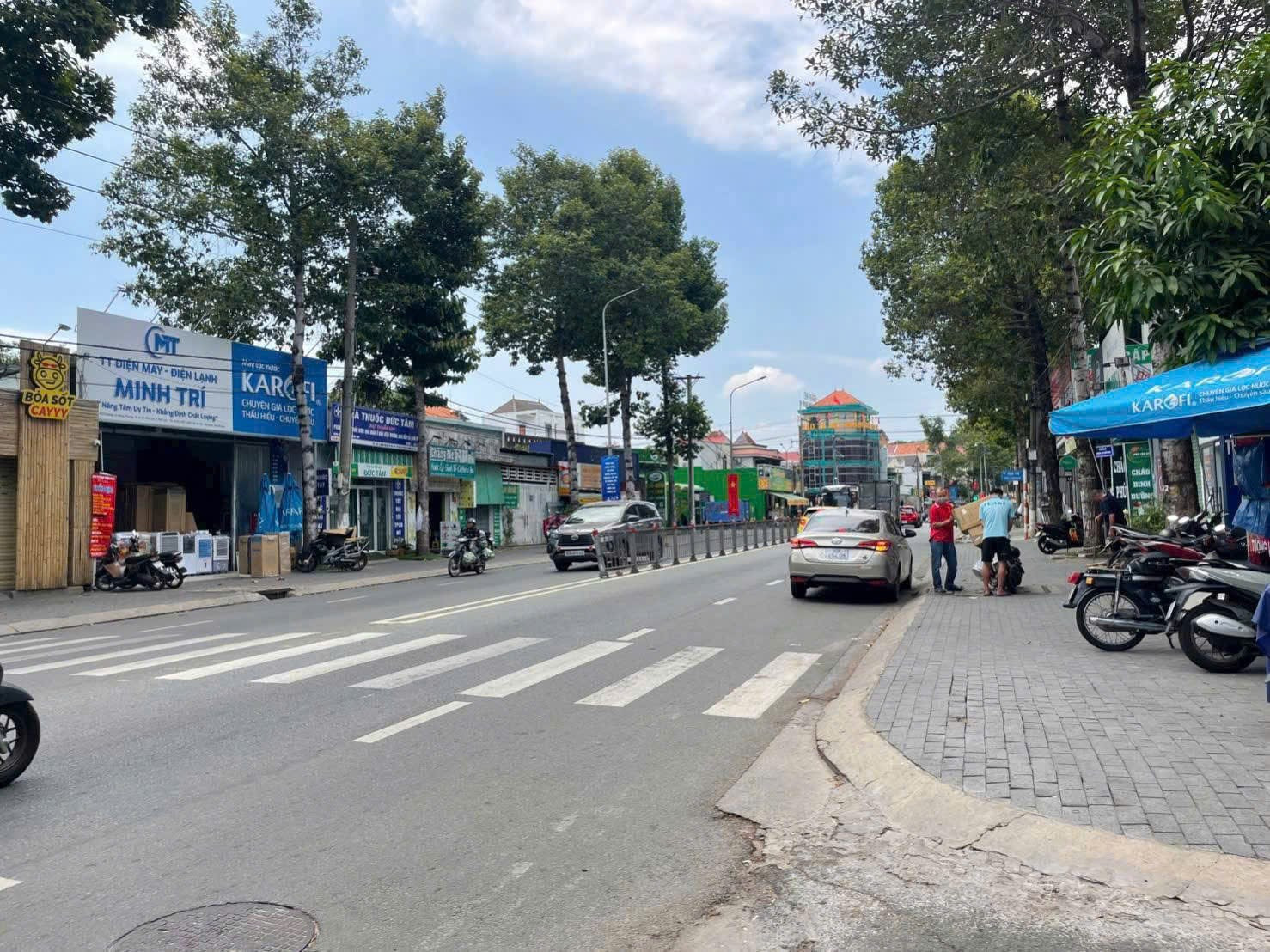 Đất Mặt Tiền Hẻm 182 Lê Hồng Phong, Phường Phú Lợi, HCM
- Vị trí đắc địa có 1 0 2 cách Lê Hồng Phong 30m, cách chợ Bình Điềm, Chợ Hàng Bông, Đại Học TDM và các Trường Cấp 1,2,3 vài trăm mét.