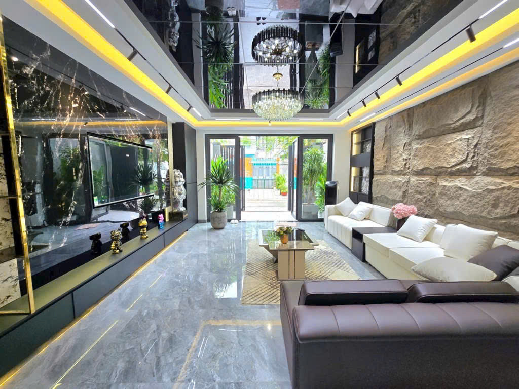 Phạm hữu Lầu; 5x20m; nhà đẹp 4 tầng tiện kinh doanh; vào ở ngay; cách Phú Mỹ Hưng 2 phút