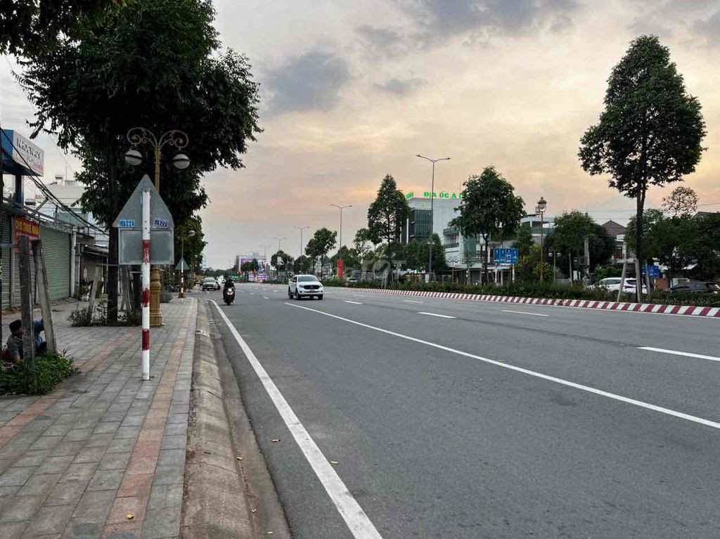 nhanh mới còn siêu rẻ giảm từ 6ty4 còn 5tyxx siêu rẻ Đất mặt tiền kin