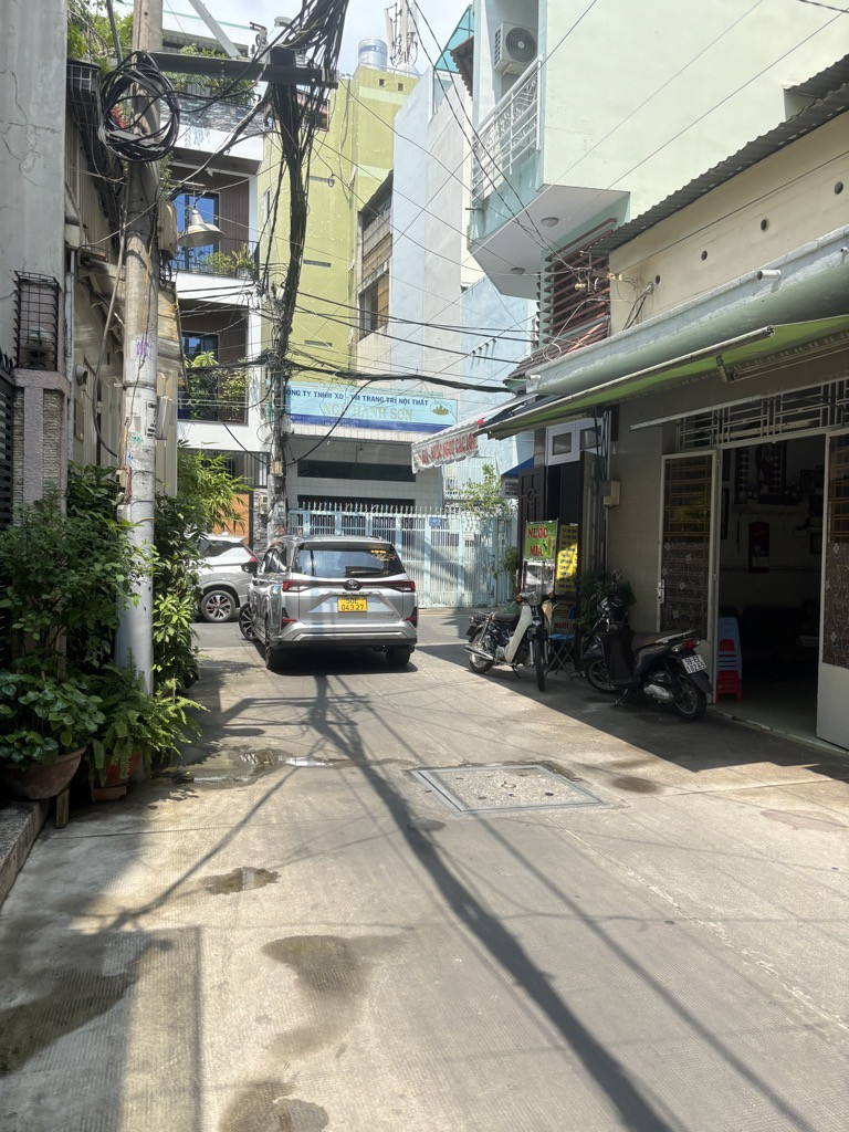 Bán nhà Gấp 5 Tầng HXH Huỳnh Văn Bánh Phú Nhuận
