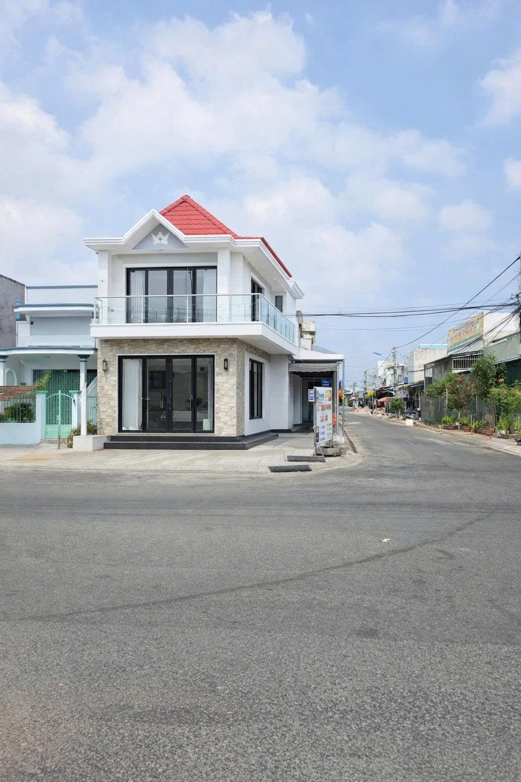 Bán nhà trung tâm Phan Thiết mặt tiền kinh doanh buông bán sầm uất
