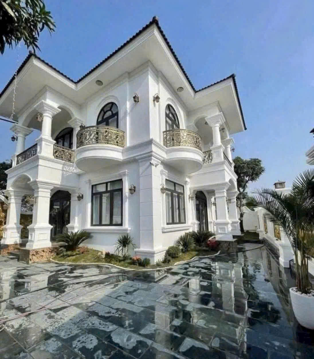 Bán biệt thự sân vườn phường Phú Tân 1040m2 có sẵn chủ quyền nhà