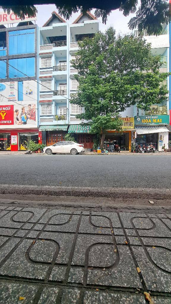 Bán MT Đường 5 Tầng ngang 4.5m giá 16 tỷ , Q. Tân Phú .