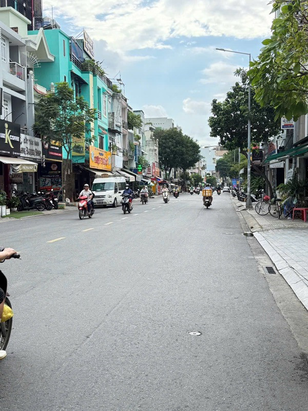Bán nhà 2 tầng Căn Góc mặt tiền Vườn lài Tân Phú