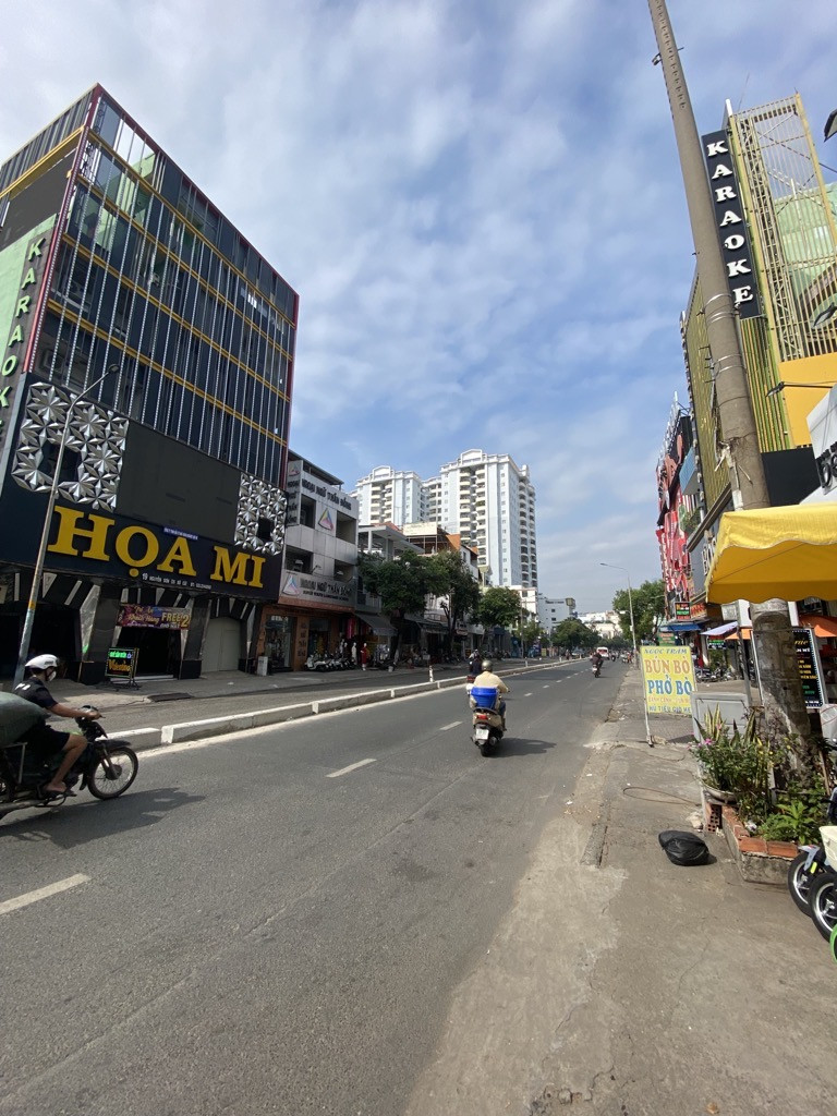 Bán nhà Cấp 4  180m² Mặt tiền Nguyễn Sơn Tân Phú