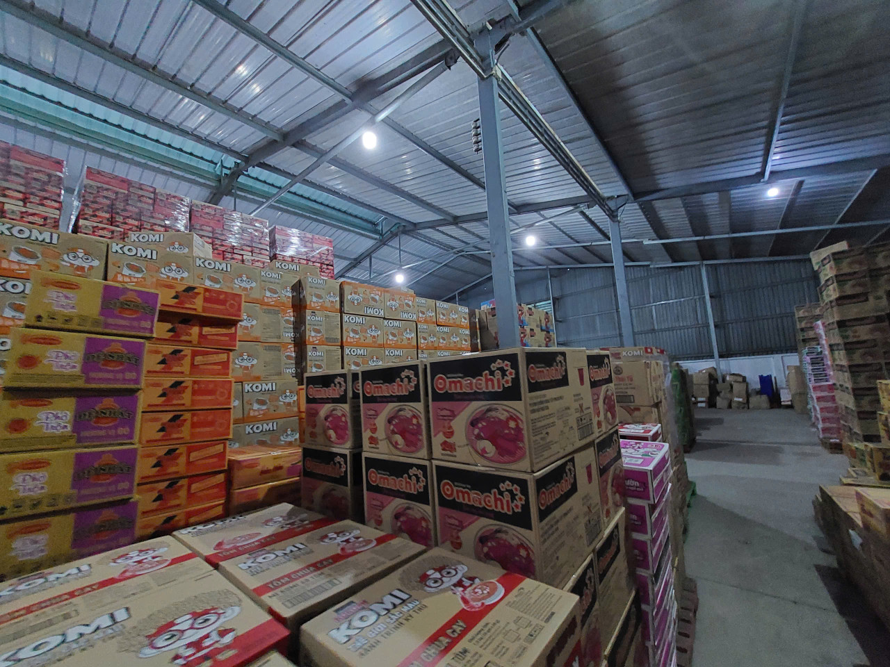 CHO THUÊ KHO XƯỞNG QUẬN 7 DT 900M CÓ VP, XE NÂNG, BỐC XẾP TẠI KHO.