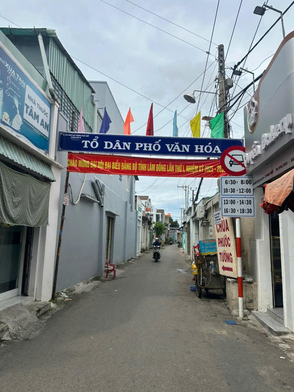 Bán Nhà 2 tầng MT Đường Lương Ngọc Quyến, Phú Trinh, Phan Thiết có hẻm thông phía sau