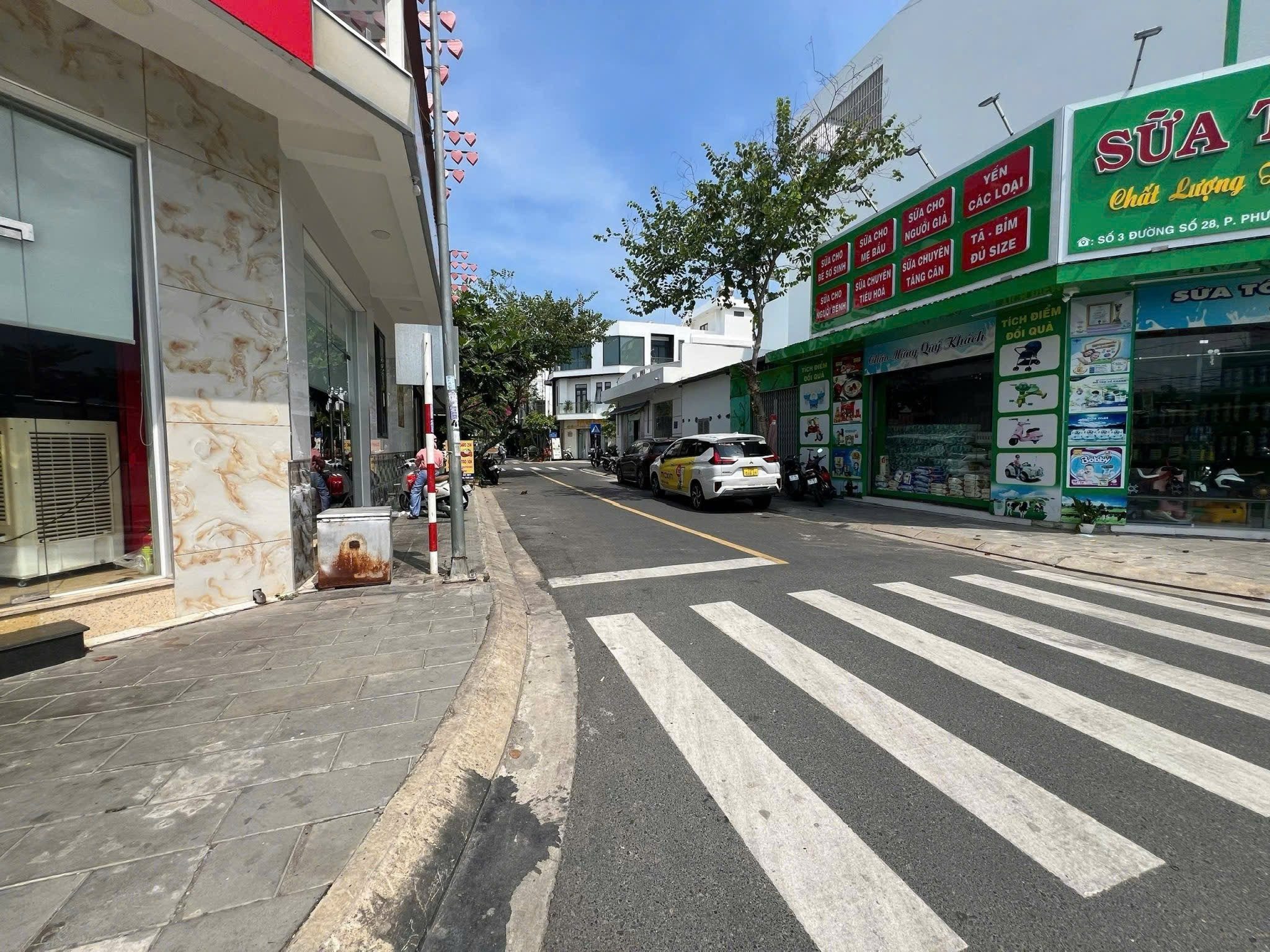 Bán lô góc tặng kèm nhà cấp 4 đang cho thuê ổn định - Tại khu TĐC Phước Long vị trí siêu đẹp

📐Diện tích: 161,8m2
📕Sổ hồng - xây dựng tự do 
📌Cách đường số 28 chỉ một căn nhà
💵Đang cho thuê 12triệu/tháng

💰💰Giá bán: 14 tỷ 500triệu