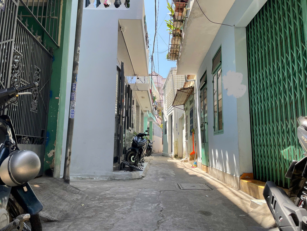 Bá:n nhà Nha Trang, Phường Phước Hoà • 74m2 Ngang 4m nở hậu