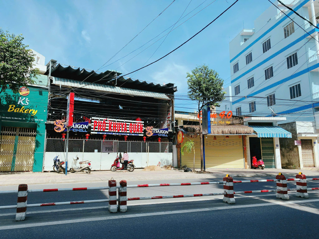 Bán đất Mặt tiền Nguyễn Thị Minh Khai - Phước Hoà - Nha Trang 
dt 192m2 Giá bán 35 tỷ ( thương lượng)
Vui lòng Liên hệ : e Trang