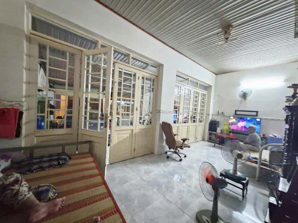 39 Đường 176 99/124 C4 6.5/7.9 19 9.2 Tỷ Phường Phước Long A Quận 9 - BÁN ĐẤT TẶNG NHÀ MẶT TIỀN ĐƯỜNG PHƯỚC LONG A Q9, TIỆN XÂY CHDV, VP, NGANG KHỦNG GẦN 7M GIÁ CHỈ 9.2 TỶ.