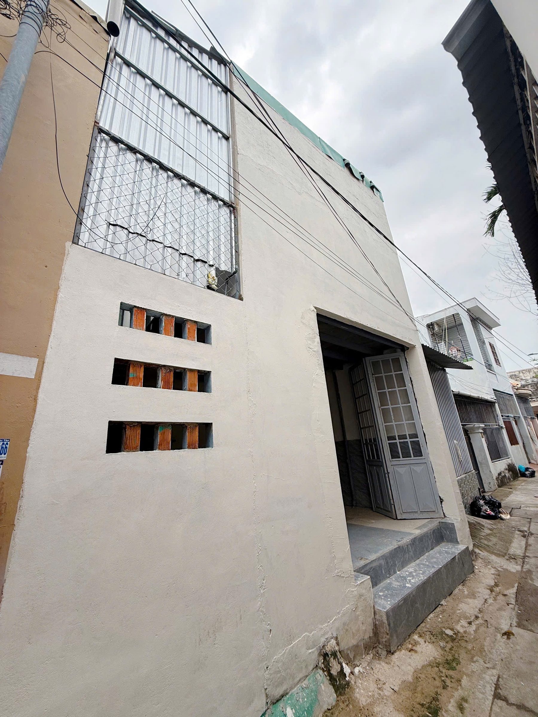 💥Bán Dãy Trọ Phước Long - Nam Nha Trang
- DT: 56,4m2 (ngang 5) hướng Đông. 
- Trên đất có 3 phòng trọ (2 căn có gác)
- Vị trí nằm hẻm 2m cách đường Phước Long chỉ 150m.
