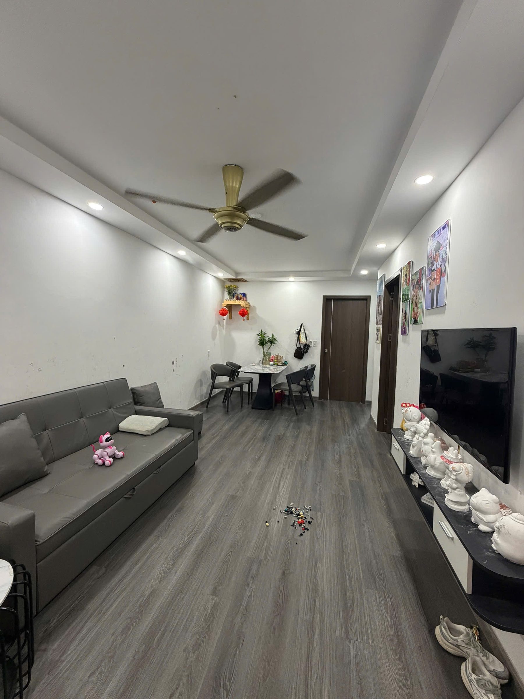 🍁BÁN CĂN HỘ CT2B - HUD PHƯỚC LONG 💰2.4tỷ🍁
- Diện tích: 59.7m2, 2 Phòng ngủ, 2WC. 
- Nội thất như hình
- Pháp lý: ĐÃ CÓ SỔ sang tên ngay
- Bao thuế phí 
- Hướng Tây Nam gió mát lộng cả ngày 
💰Giá bán: 2,4 tỷ  ( thương lượng) 
☎️LH: