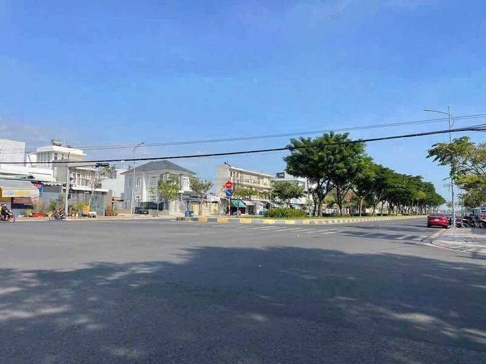 MẶT TIỀN ĐƯỜNG HOA TẾT PHẠM VĂN ĐỒNG PHƯỜNG BÀ RỊA TP.HCM ( THUỘC PHƯỜNG PHƯỚC NGUYÊN TP BÀ RỊA CỦ )