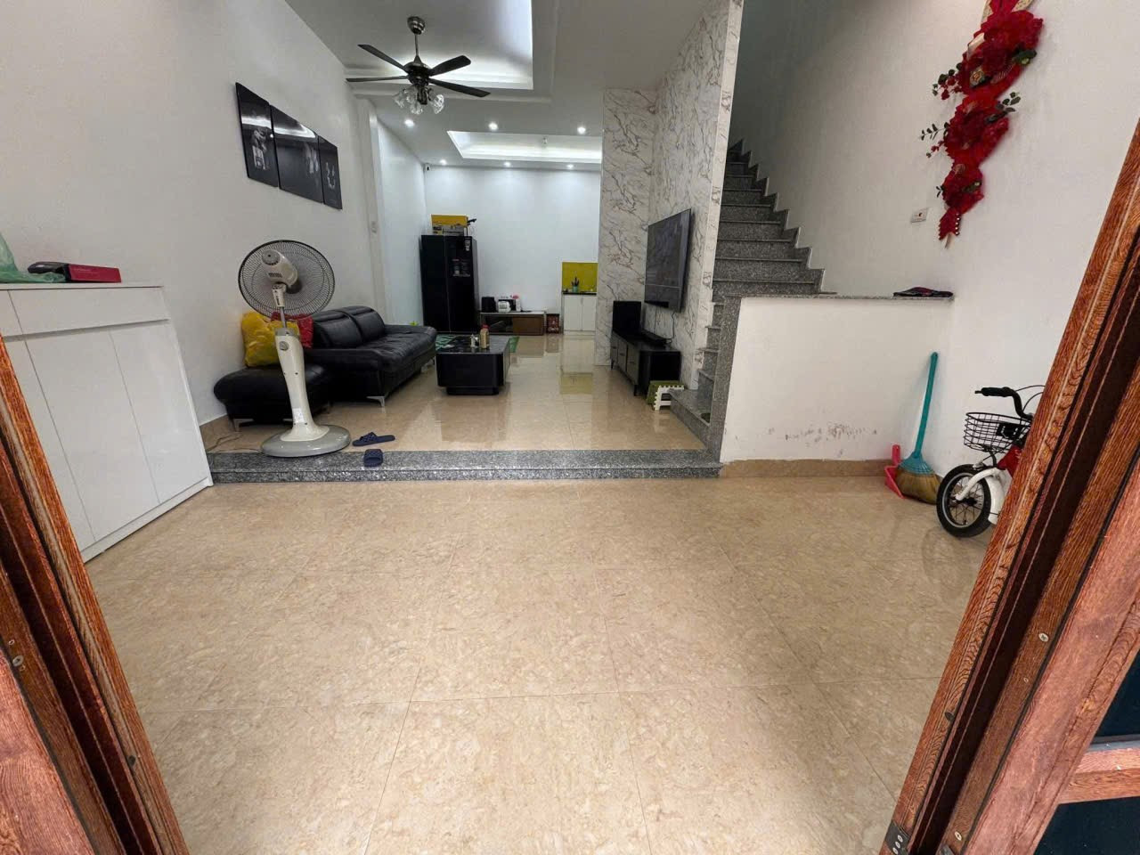 Cho Thuê Nhà Ngõ 93 Hoàng Văn Thái 50M² 2 Tầng 2 Ngủ, Full Nội Thất - Lô Góc - Ngõ Ô Tô - Ở, Kinh Doanh - Giá Thuê 11,5 tr