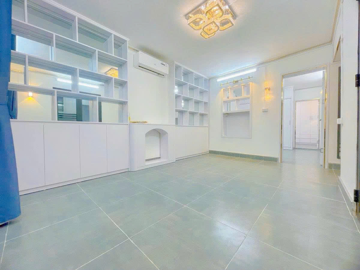 Tập thể mặt phố Lương Định Của - Phương Mai 65m 2PN, Nội thất đẹp, Ô tô đỗ dưới, 4.66 tỷ