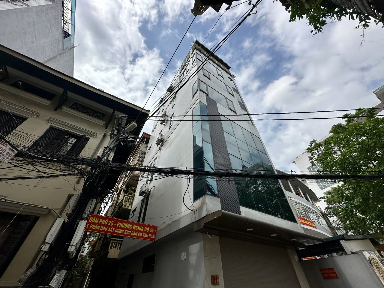 (Tin thật 100%) Bán nhà lô góc làm VP hoặc để ở 55m2 x 7T tại mặt phố Đông Quan - Cho thuê 1 tỷ/năm