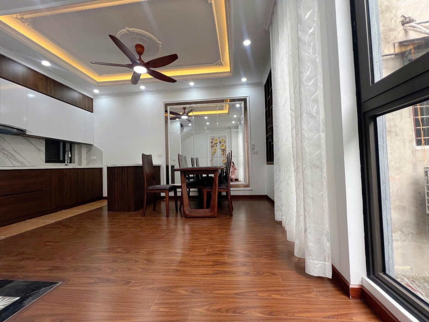 Nhà đẹp dân xây ngõ 68 Cầu Giấy - gần ô tô - 6 tầng - giá chỉ nhỉnh 8 tỷ
