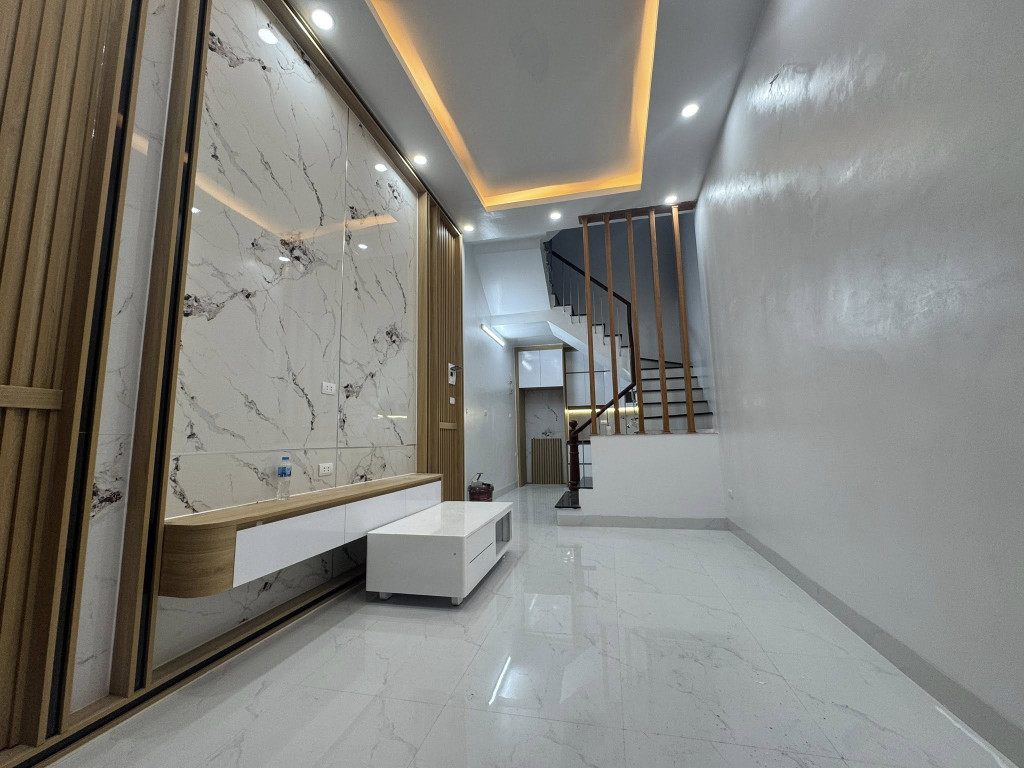 Siêu Phẩm!  Cầu Giấy,10m Ra Oto,Ngõ Nông,DT:35m2 x  5Tầng,MT: 3.3m,Giá: 7.5 tỷ Cầu Giấy