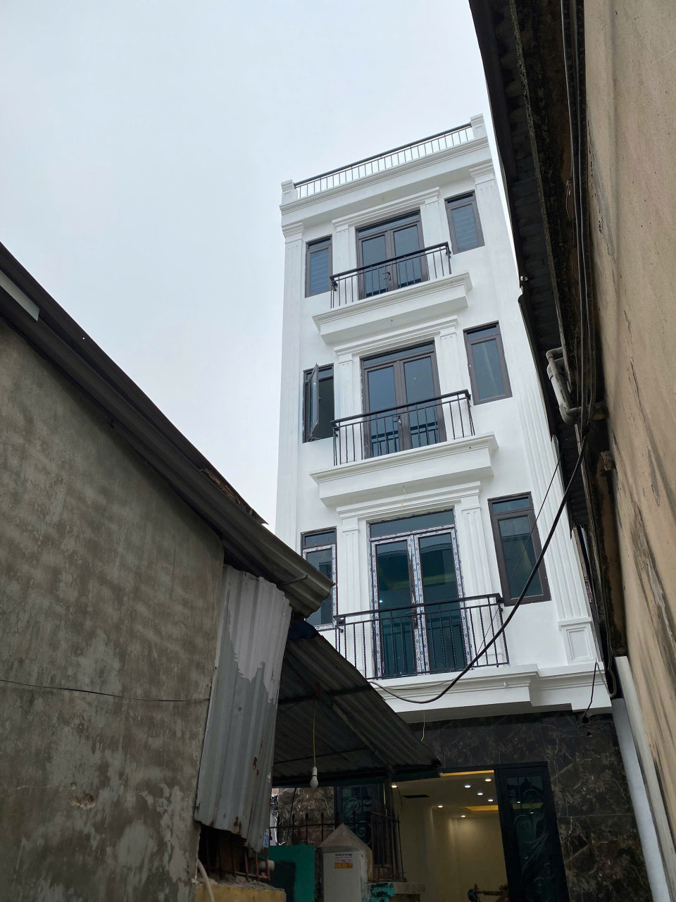 CHÍNH CHỦ BÁN NHÀ HÀ ĐÔNG, HÀ NỘI - 5 TẦNG - 42m2 - MẶT TIỀN hơn 4m - NHÀ NỞ HẬU - NGÕ TO THOÁNG - THÔNG CÁC NGẢ