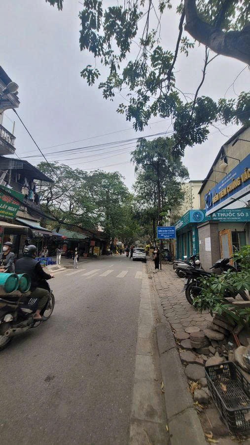 Hiếm nhà 3 tầng mặt phố Nguyễn Viết Xuân, 37m2, mặt tiền rộng 4.5m, vị trí đẹp, kinh doanh tốt, giá 10.5 tỷ