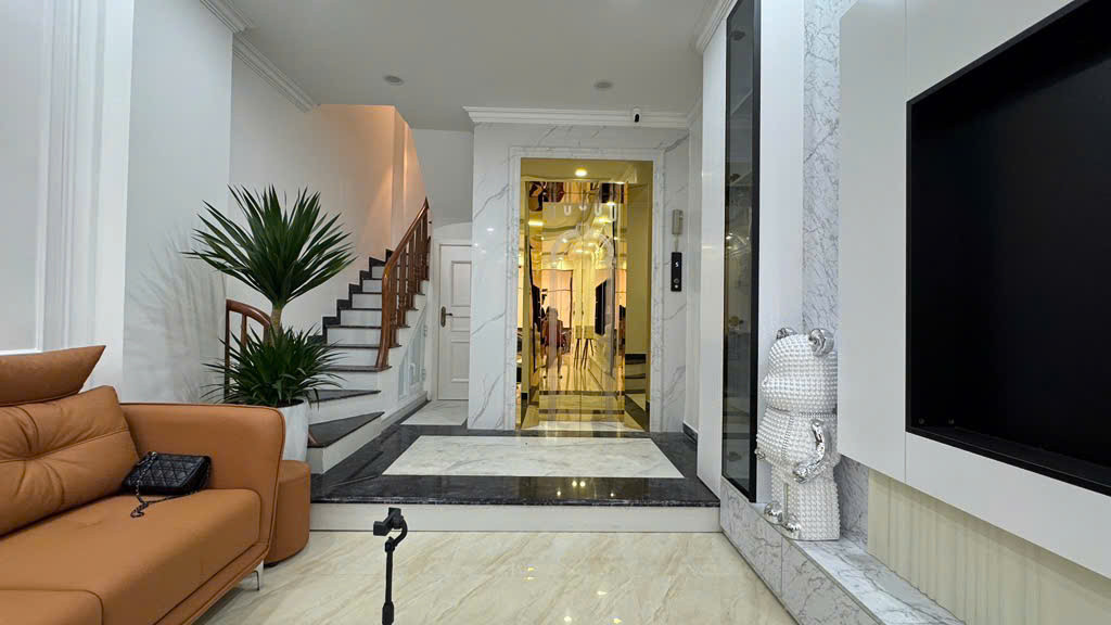 NHÀ ĐẸP 5 TẦNG THANG MÁY - Ô TÔ ĐỖ CỬA - HAI BÀ TRƯNG GIÁ 14.8 TỶ