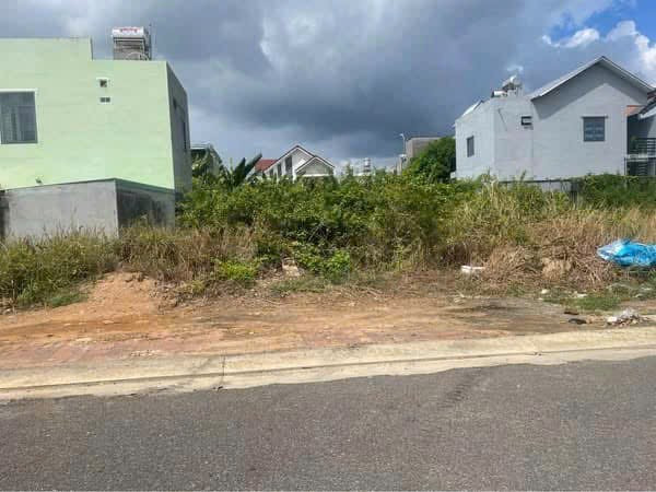Bán đất 299.2m² ngang 18m giá 5.7 tỷ Phường Tam Long